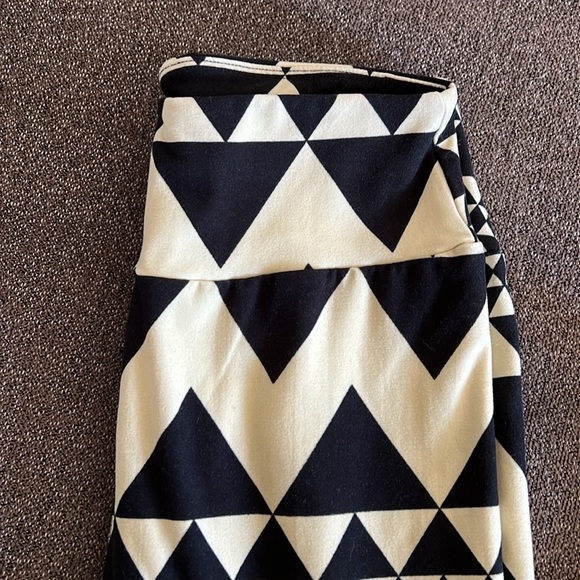 LuLaRoe geometric triangle print leggings OS - Picture 2 of 7